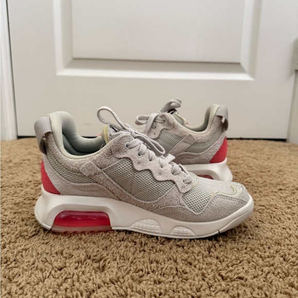 Air Jordan Women’s Jordan MA2 Size 5.5 - Picture 4 of 7